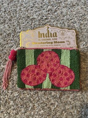 NWT Wandering Moon Day Dinker Beaded Travel Pouch